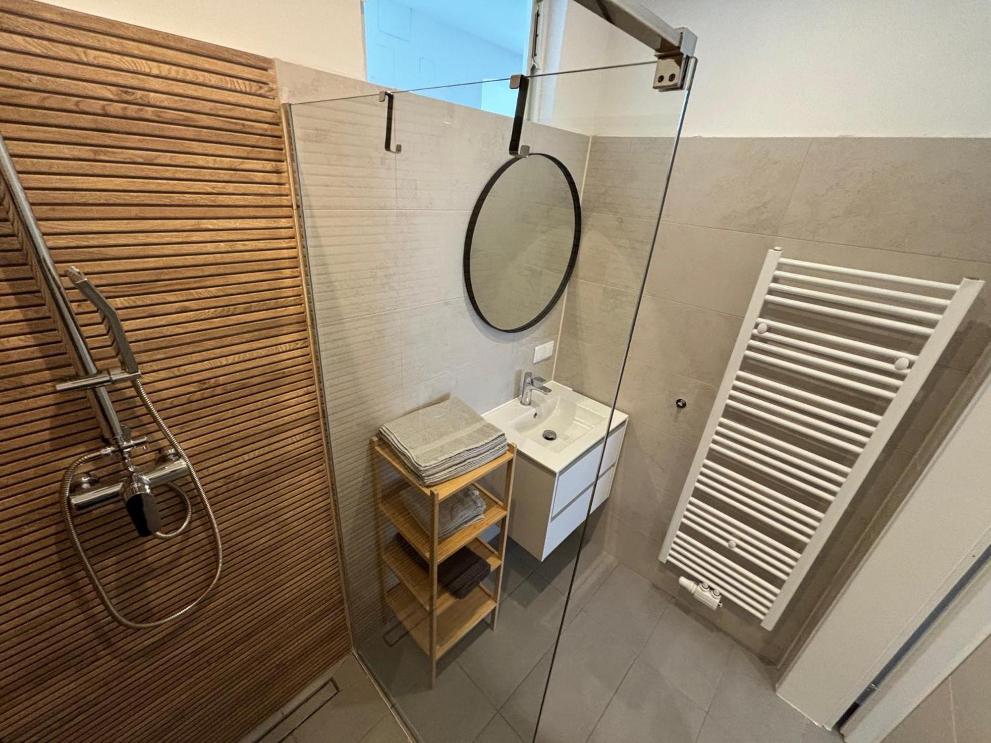 Traumhafte Wohnung Fuer 3, Grosszuegig, Walk In Dusche 비엔나 외부 사진
